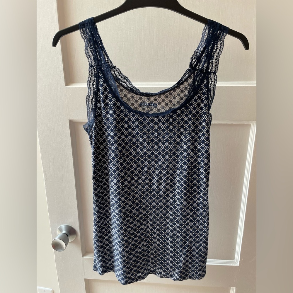Old Navy Stretch Lace Tank tops - Picture 3 of 6